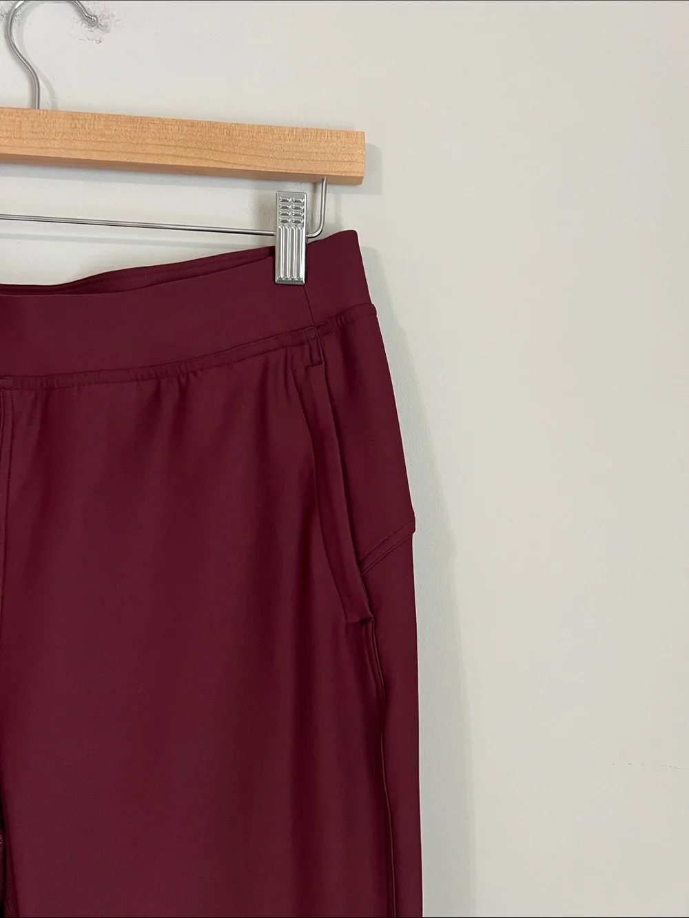 Lululemon Women's Joggers $138 Fleece Tech Lined Merlot Burgundy Size 8